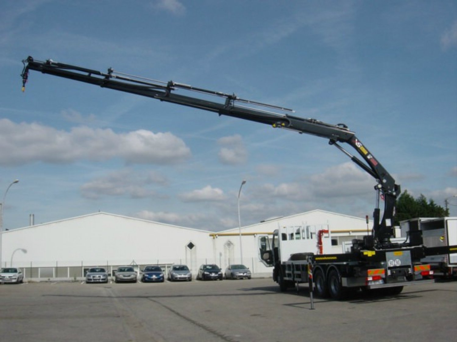 Garage automobile avec grue